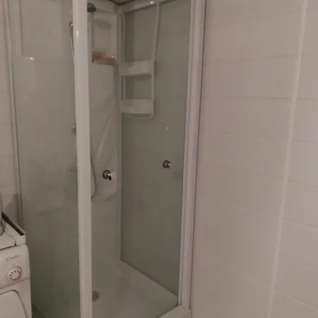 Chez George בית אירוח